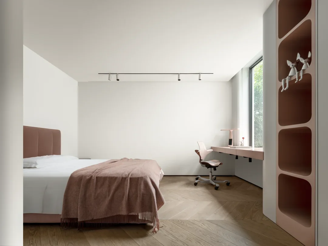 Plain Homeland Slider Three Item 8