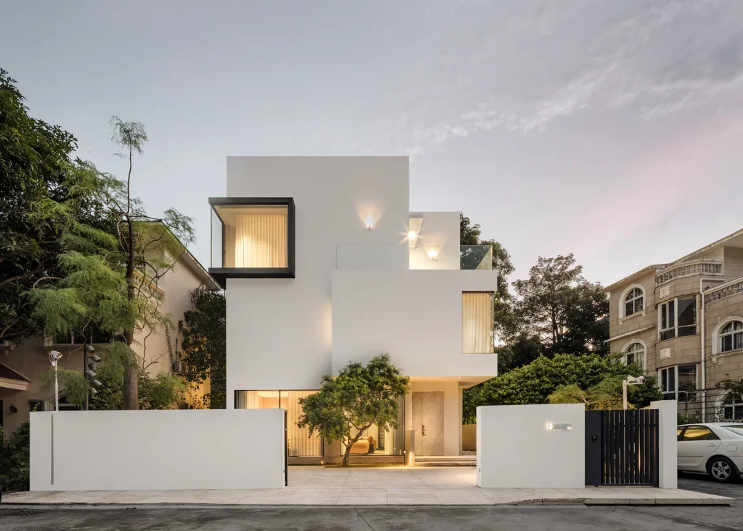 Plain Homeland Slider Three Item 11